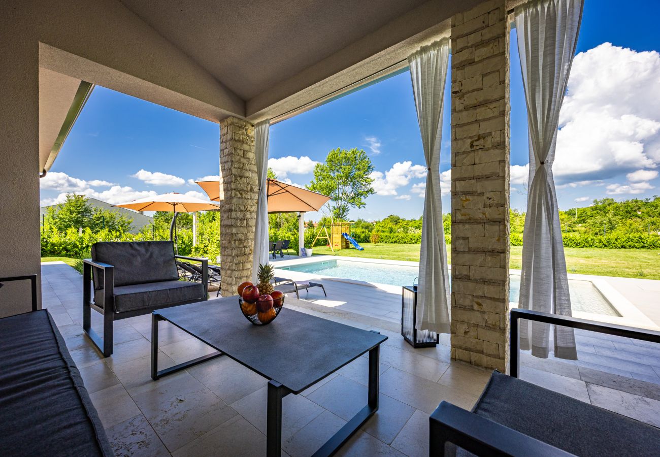 Villa a Kapelica - Villa Animo for 8 people near Labin - Rabac with private pool, children playground & beautiful garden