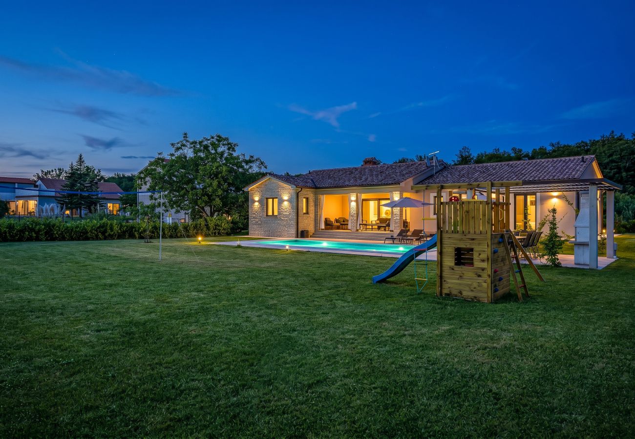 Villa a Kapelica - Villa Animo for 8 people near Labin - Rabac with private pool, children playground & beautiful garden