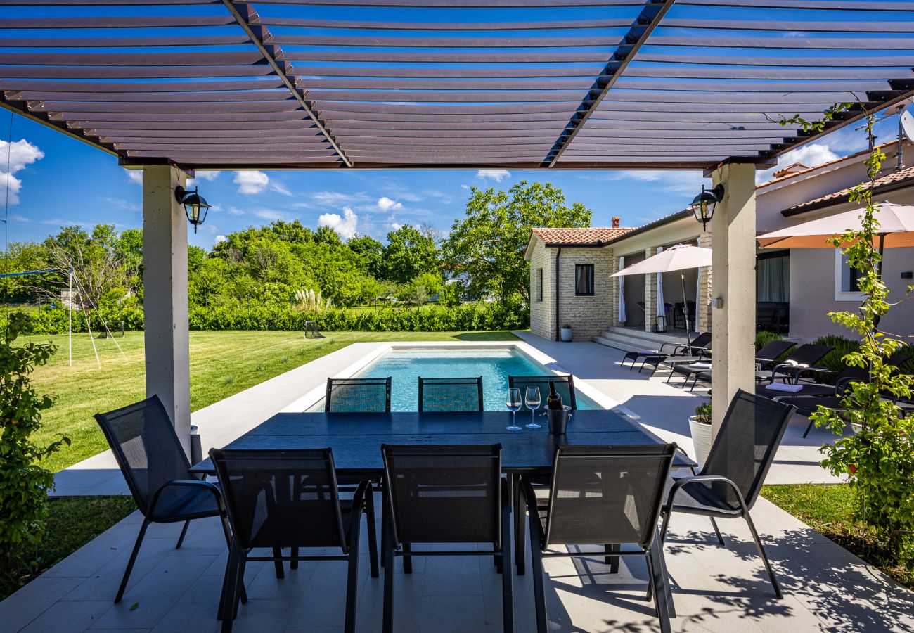 Villa a Kapelica - Villa Animo for 8 people near Labin - Rabac with private pool, children playground & beautiful garden