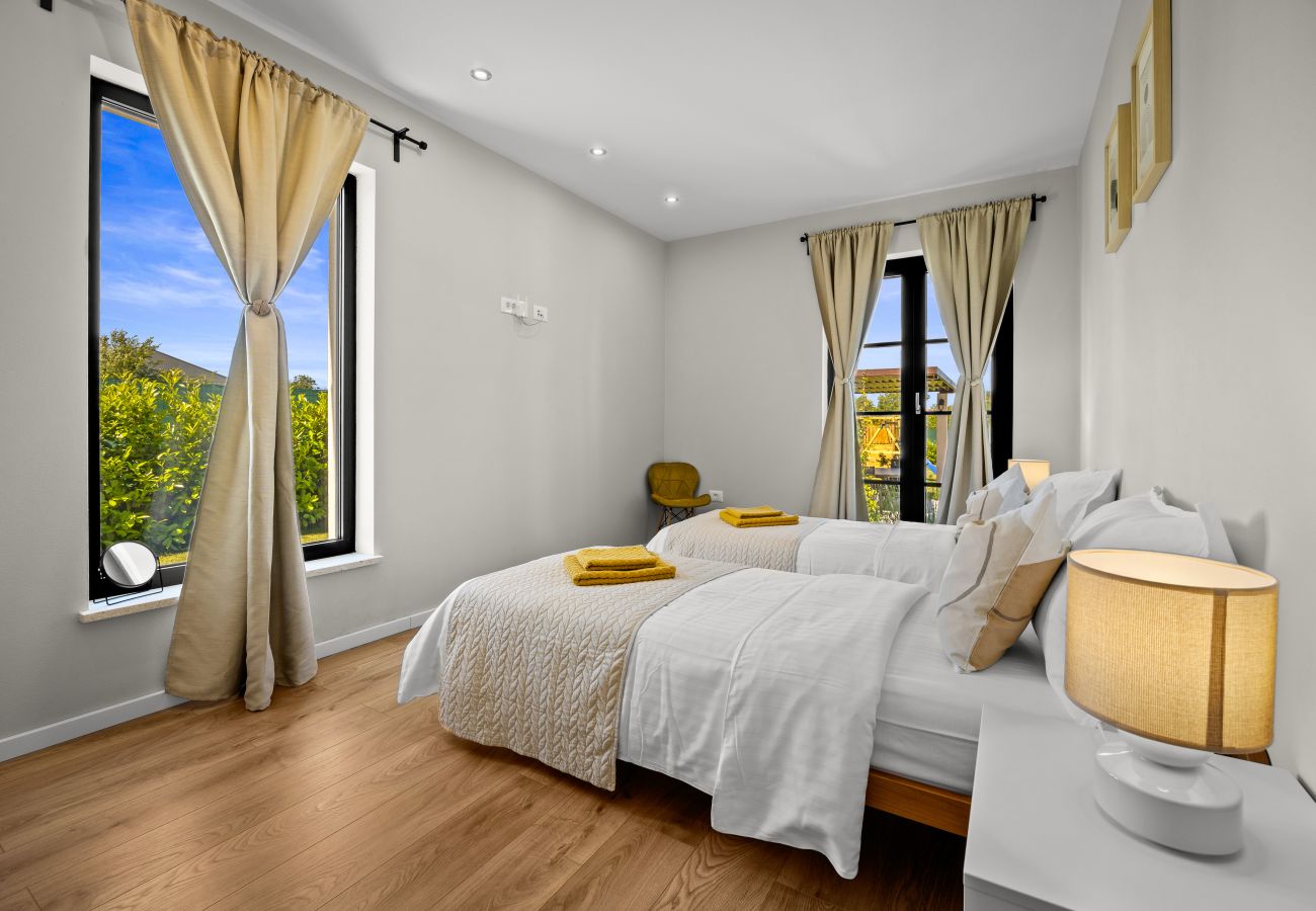 Villa a Kapelica - Villa Animo for 8 people near Labin - Rabac with private pool, children playground & beautiful garden