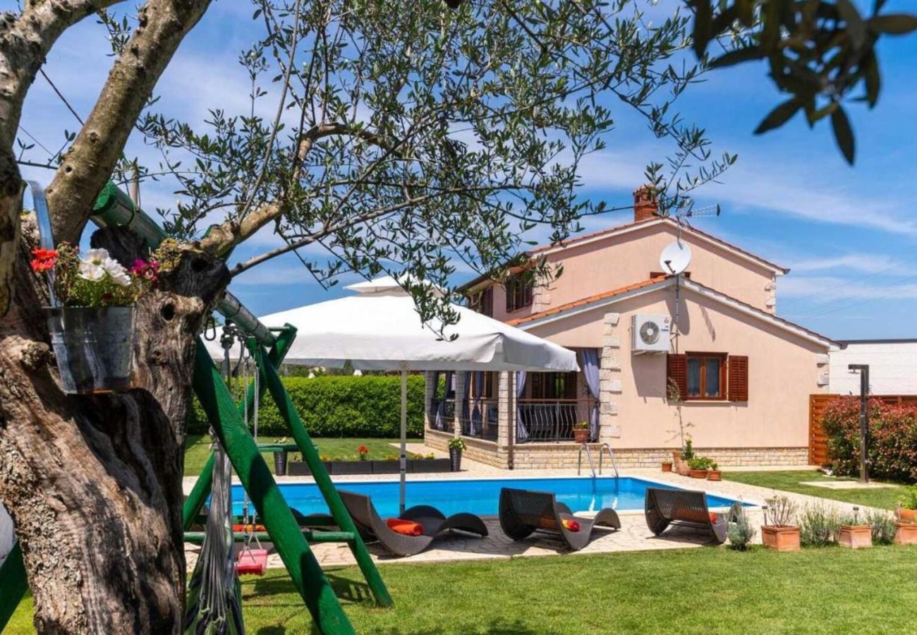 Villa a Porec - Villa Mia & Iva for 6+2 people near Poreč with private pool & kids playground - pet friendly
