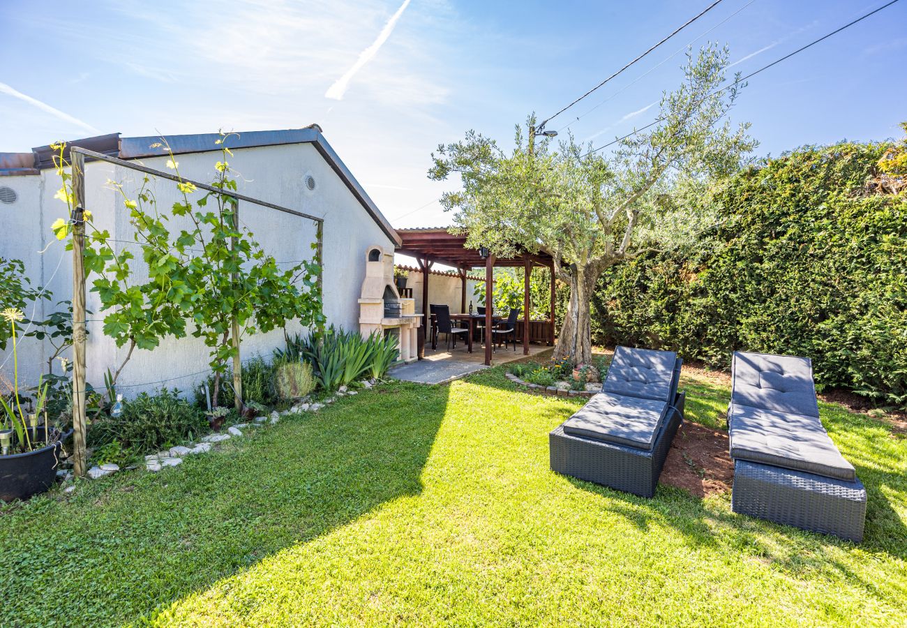 Villa a Porec - Villa Mia & Iva for 6+2 people near Poreč with private pool & kids playground - pet friendly