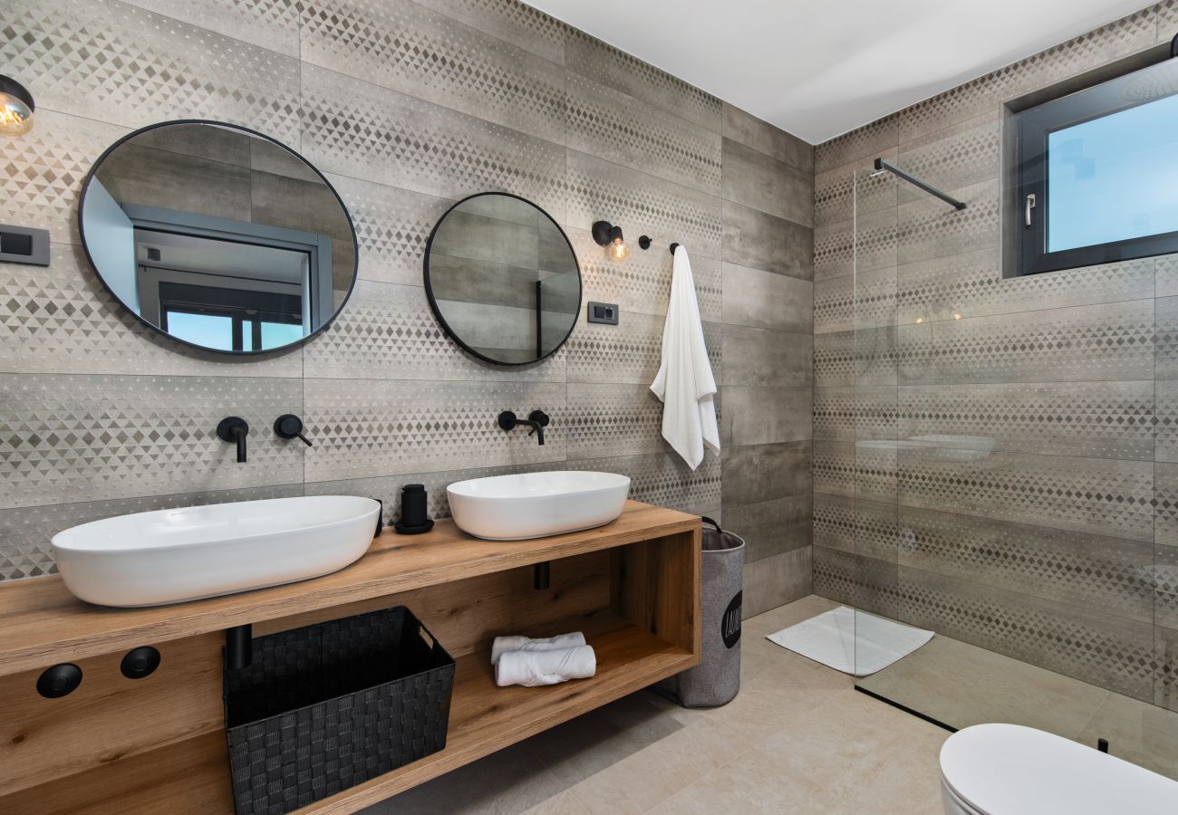Villa a Lazarici - Villa Ani for 8 people near Labin - Rabac with 40m2 private pool and children playground