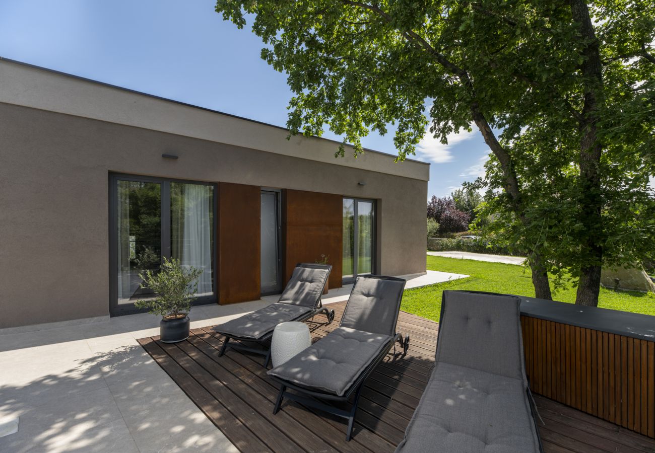 Villa a Presika - Villa Veros for 5 people near Labin - Rabac with private pool & kids playground