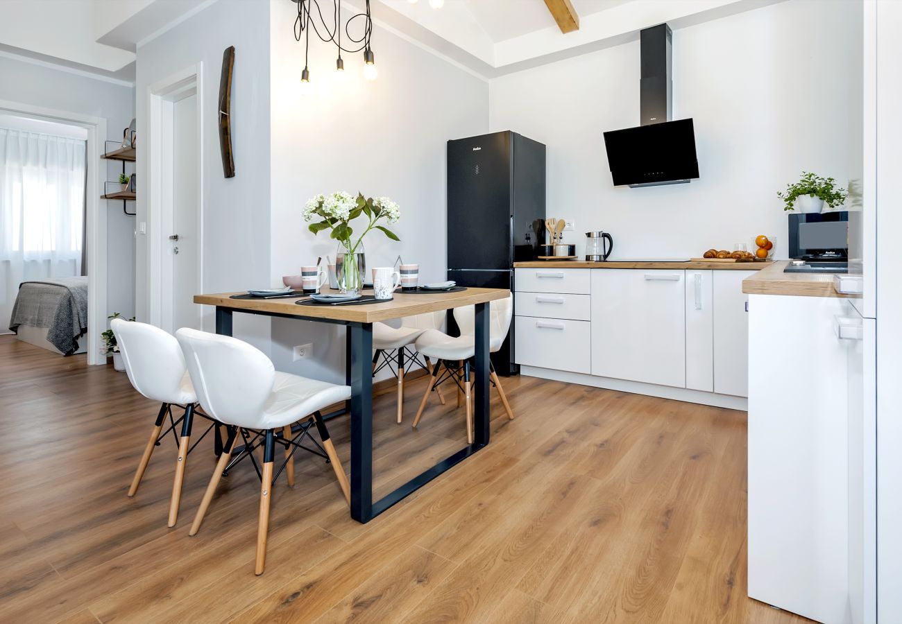 Villa a Rovinj - Villa Jolanda for 4 people near Rovinj with kids playground & large garden - only 850 m from beach