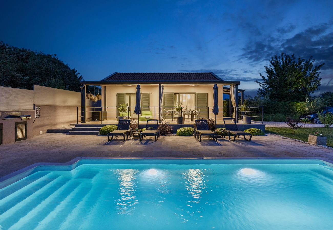 Villa a Rovinj - Villa Jolanda for 4 people near Rovinj with kids playground & large garden - only 850 m from beach