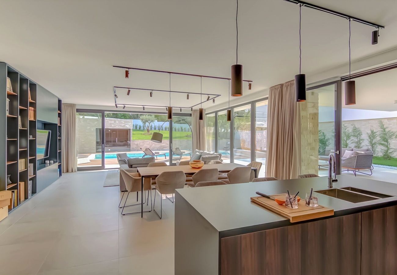 Villa a Rovinjsko Selo - Villa #1 for 8 people near Rovinj with 50 m2 private pool, sauna & pet friendly