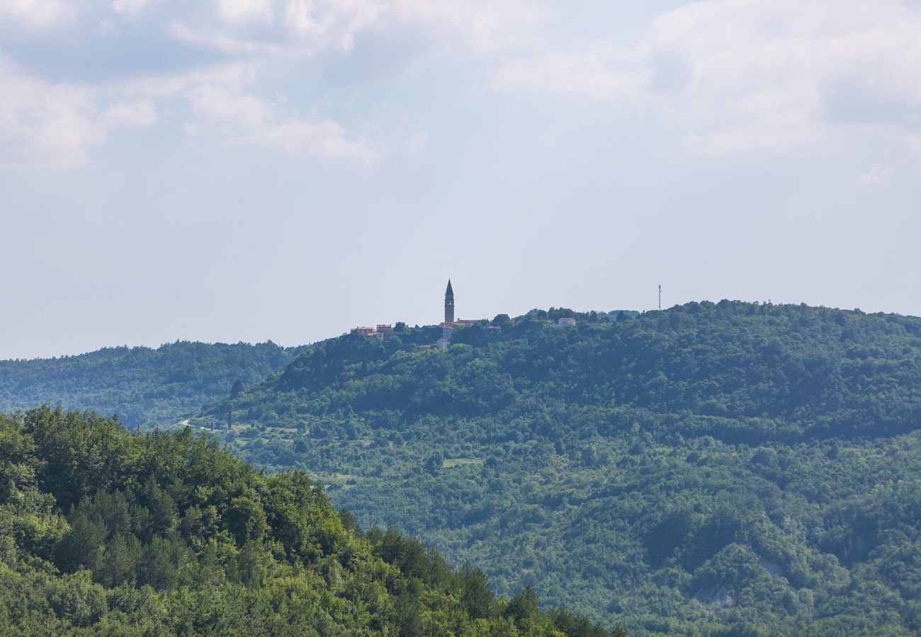 Villa a Krbune - Villa Sussini in Central Istria for 8 people with jacuzzi & pet friendly