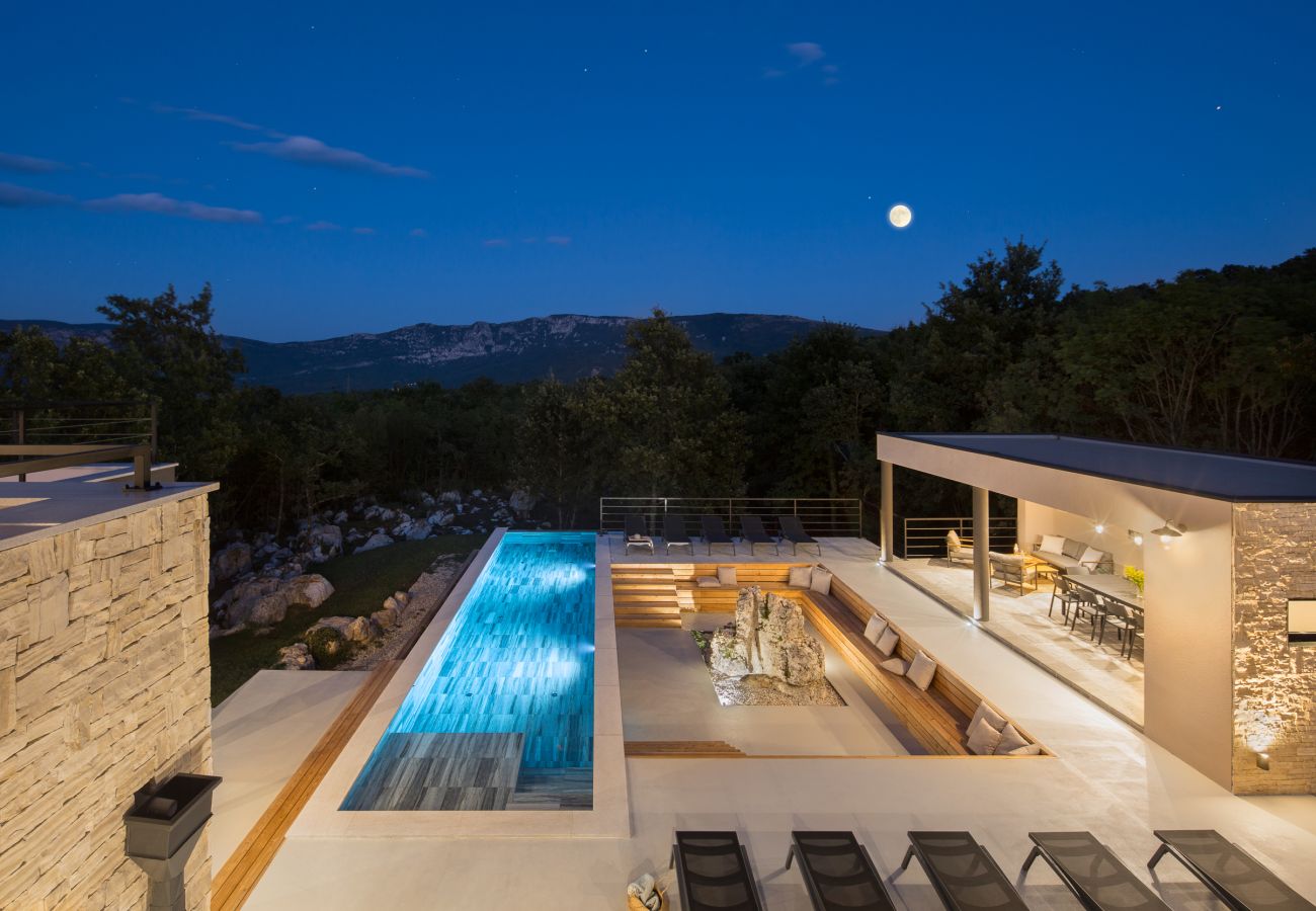 Villa a Kršan - Villa Mons Caldera for 10 people with 40 m2 infinity heated pool & kids playground