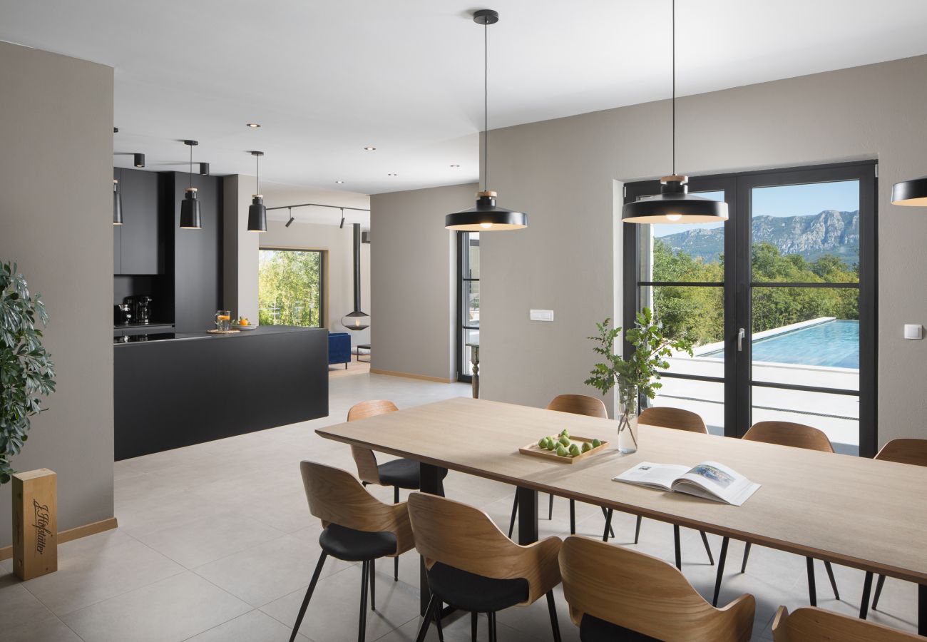 Villa a Kršan - Villa Mons Caldera for 10 people with 40 m2 infinity heated pool & kids playground