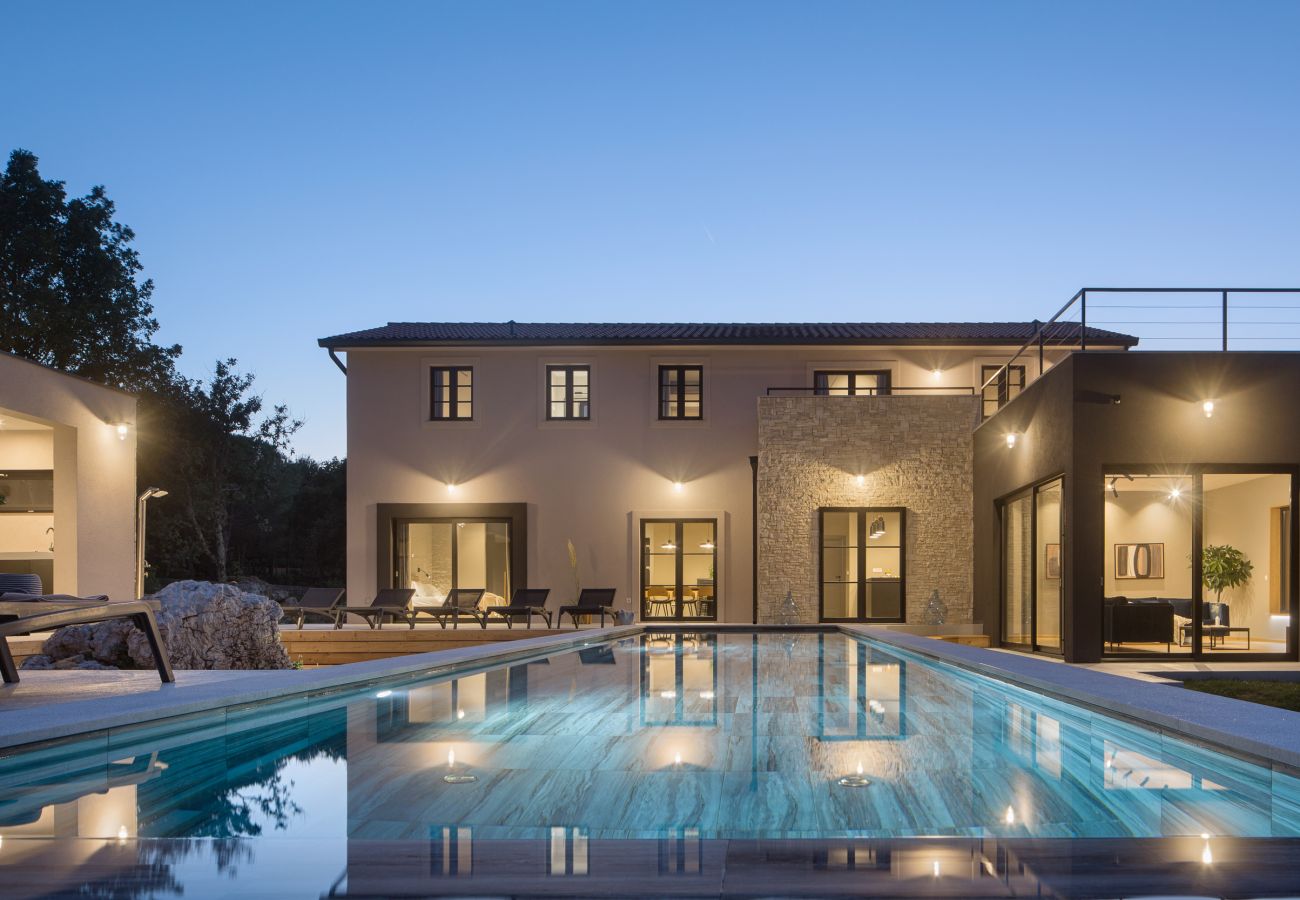 Villa a Kršan - Villa Mons Caldera for 10 people with 40 m2 infinity heated pool & kids playground