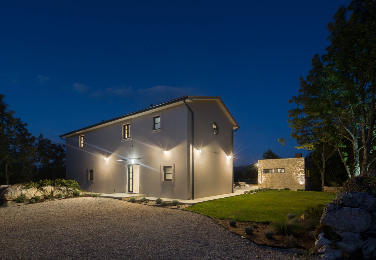 Villa a Kršan - Villa Mons Caldera for 10 people with 40 m2 infinity heated pool & kids playground