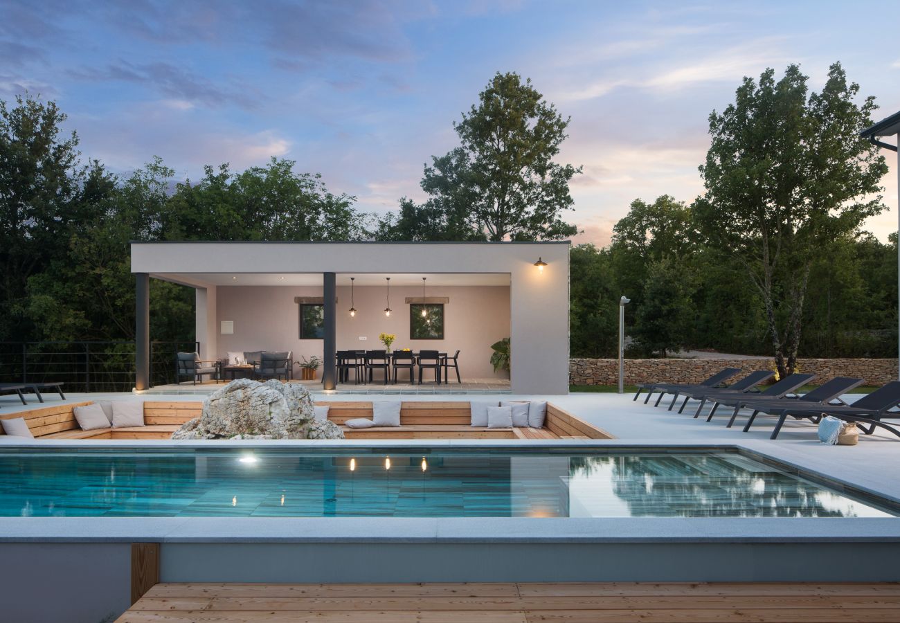 Villa a Kršan - Villa Mons Caldera for 10 people with 40 m2 infinity heated pool & kids playground