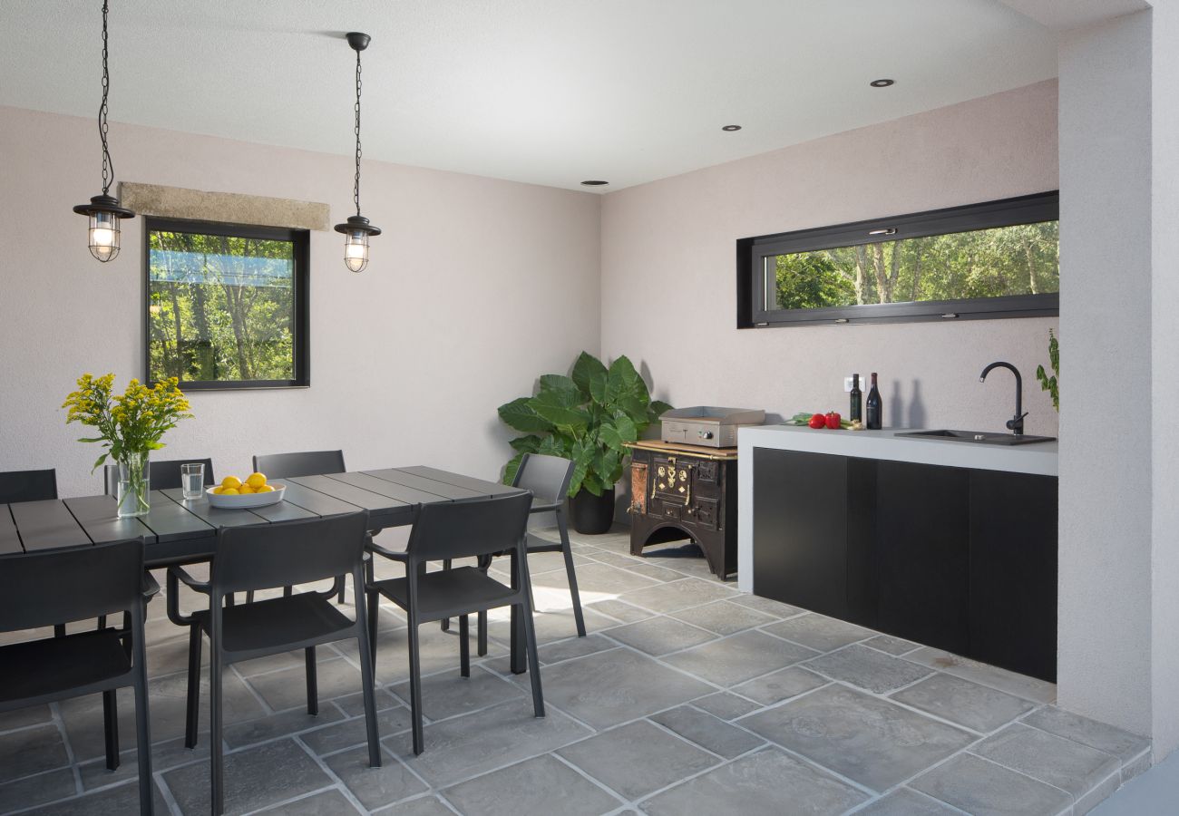 Villa a Kršan - Villa Mons Caldera for 10 people with 40 m2 infinity heated pool & kids playground