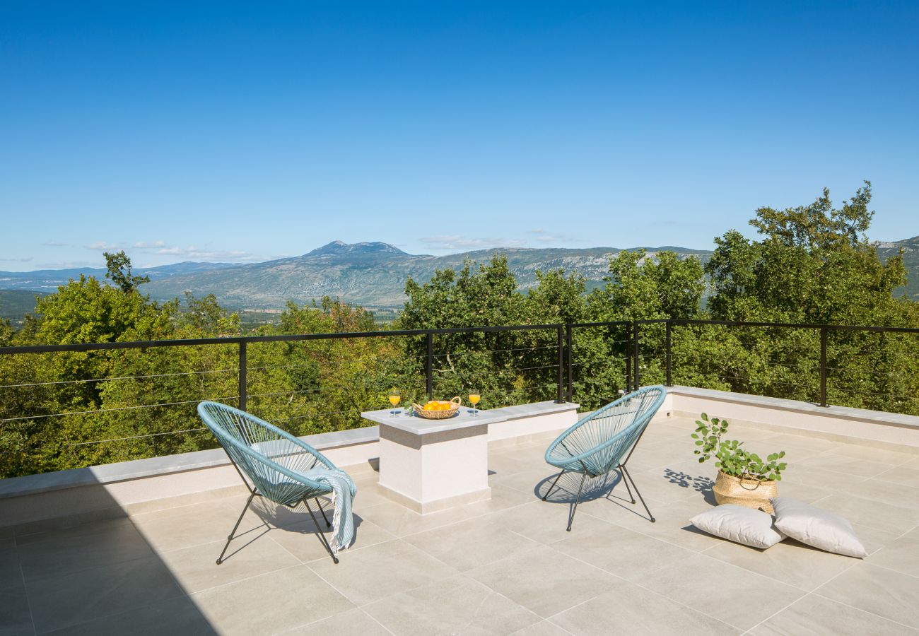 Villa a Kršan - Villa Mons Caldera for 10 people with 40 m2 infinity heated pool & kids playground