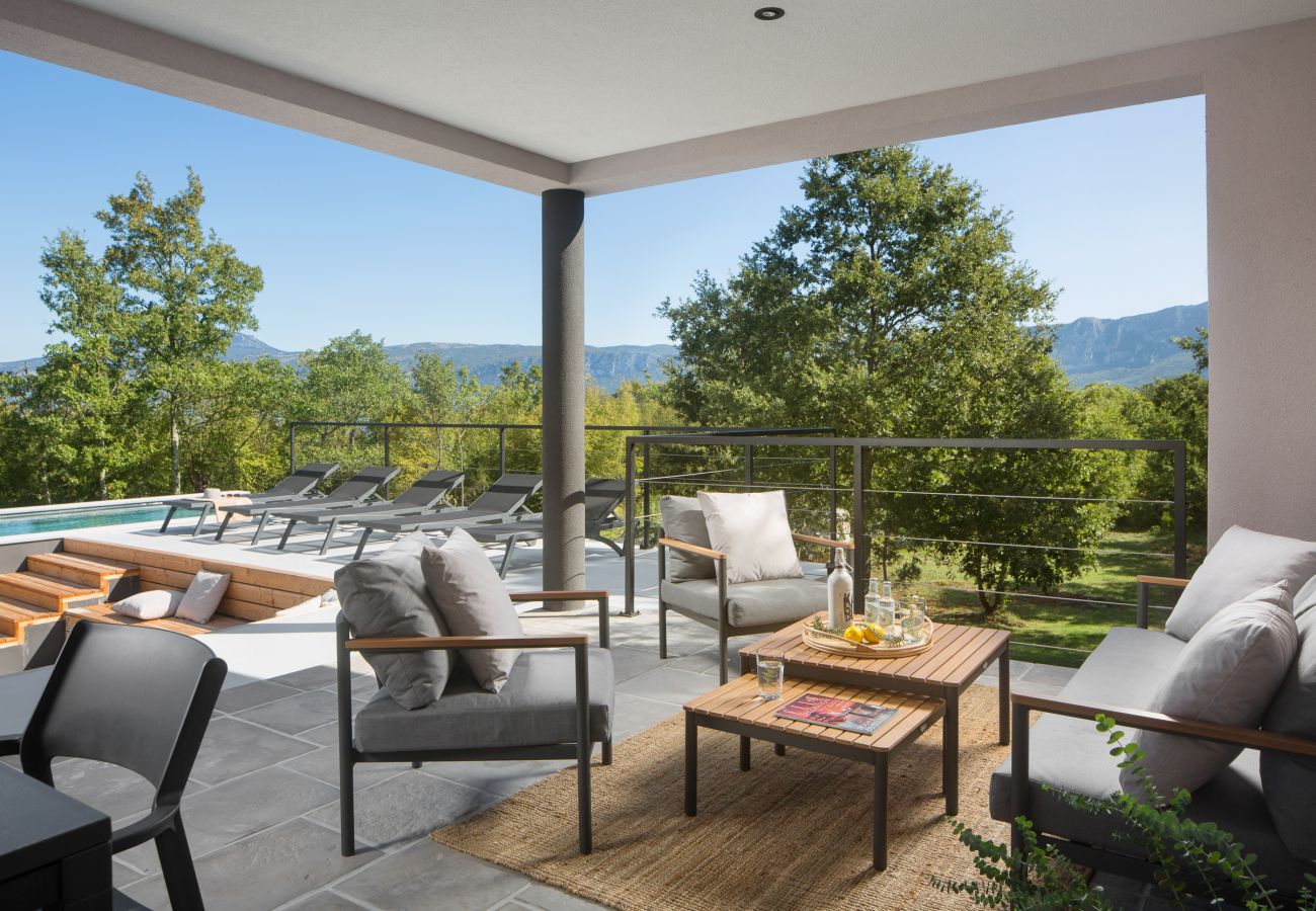 Villa a Kršan - Villa Mons Caldera for 10 people with 40 m2 infinity heated pool & kids playground