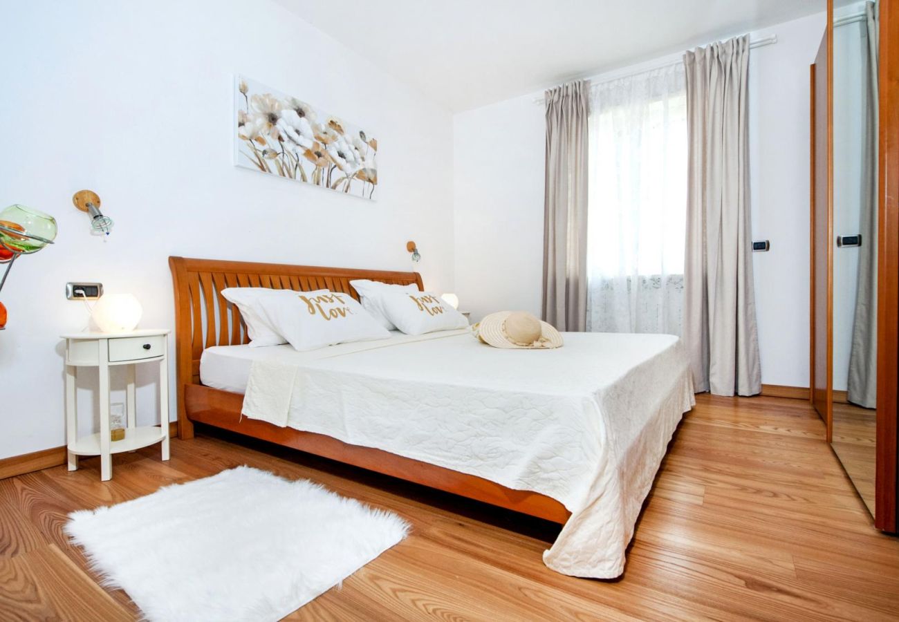 Villa a Rovinjsko Selo - Villa Sky near Rovinj for 10 people with private heated pool & children playground