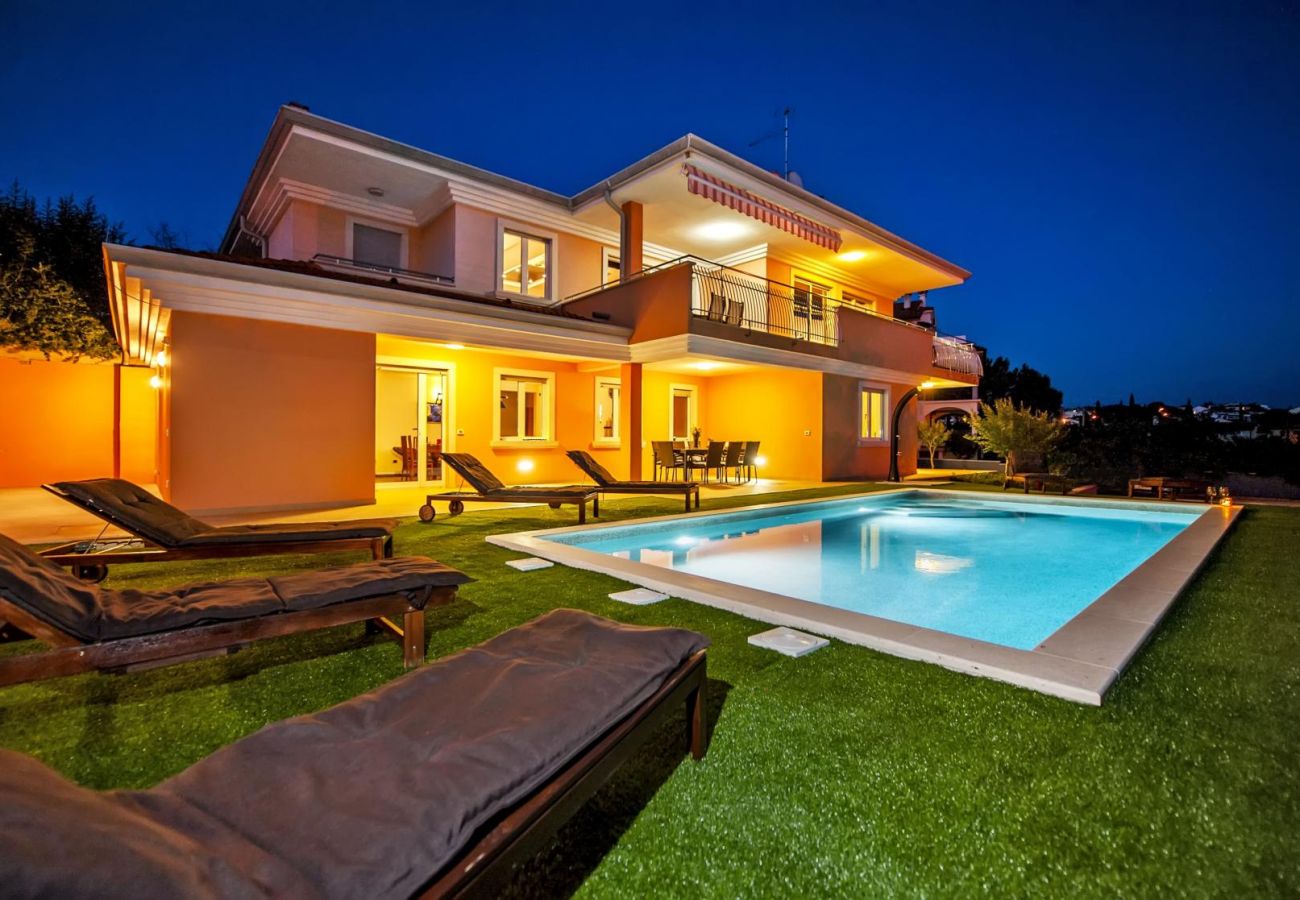Villa a Rovinjsko Selo - Villa Sky near Rovinj for 10 people with private heated pool & children playground