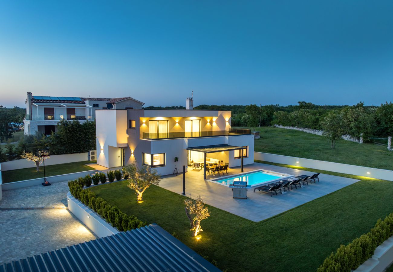 Villa a Juršici - Villa Ana Škicini for 10 people with heated pool, kids activities and sea view near Novigrad