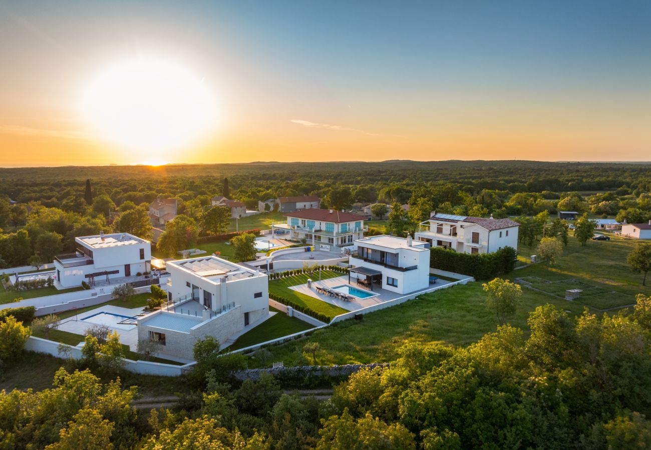 Villa a Juršici - Villa Ana Škicini for 10 people with heated pool, kids activities and sea view near Novigrad