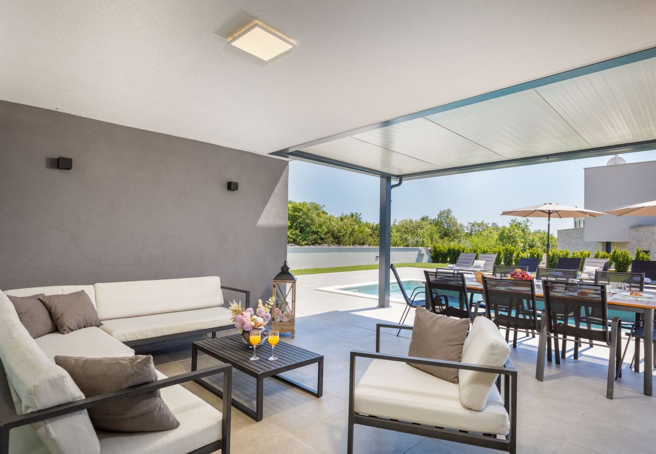 Villa a Juršici - Villa Ana Škicini for 10 people with heated pool, kids activities and sea view near Novigrad