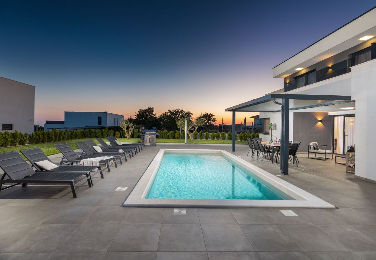 Villa a Juršici - Villa Ana Škicini for 10 people with heated pool, kids activities and sea view near Novigrad