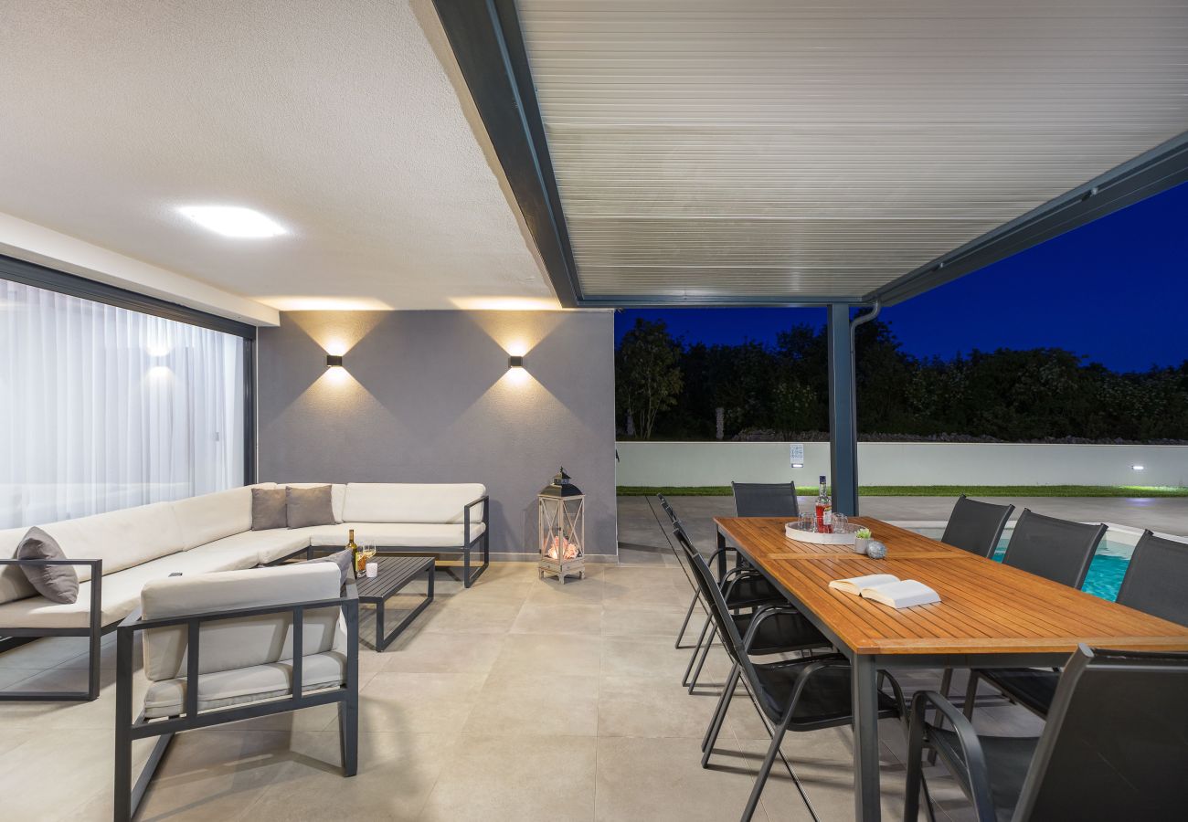 Villa a Juršici - Villa Ana Škicini for 10 people with heated pool, kids activities and sea view near Novigrad