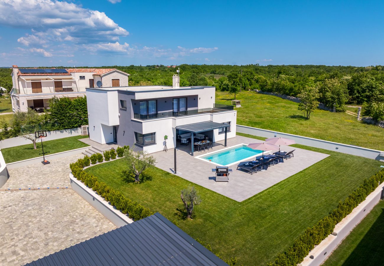 Villa a Juršici - Villa Ana Škicini for 10 people with heated pool, kids activities and sea view near Novigrad