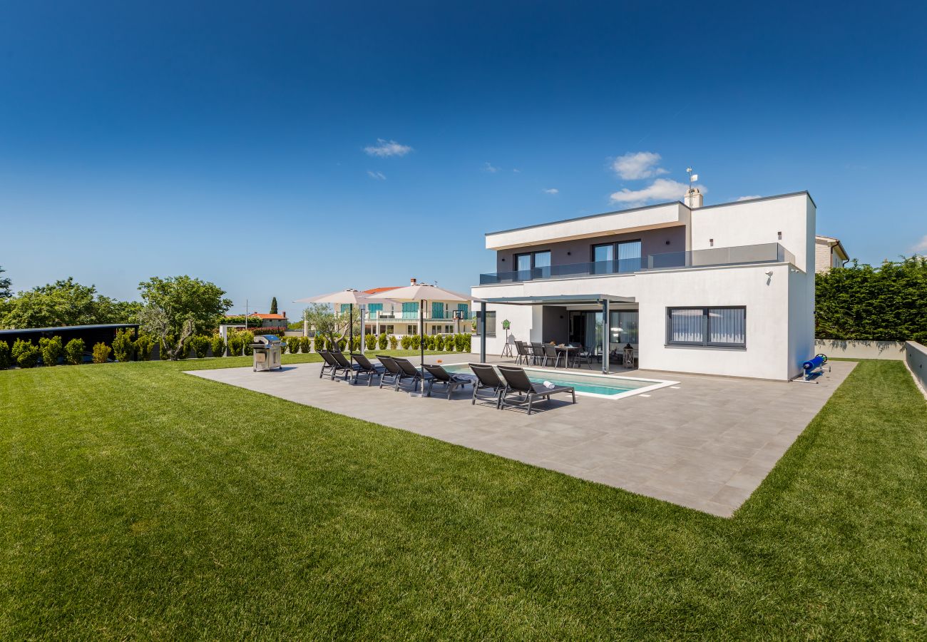 Villa a Juršici - Villa Ana Škicini for 10 people with heated pool, kids activities and sea view near Novigrad