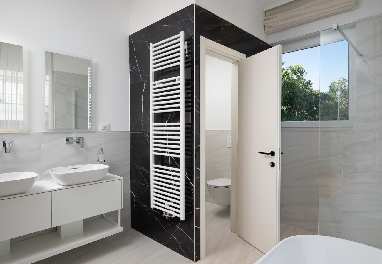 Villa a Medulin - Villa Isla Verde for 10 people with private pool & sauna only 10 meters from the sea