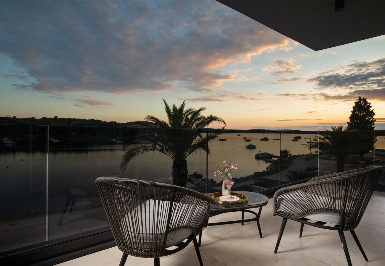 Villa a Medulin - Villa Isla Verde for 10 people with private pool & sauna only 10 meters from the sea