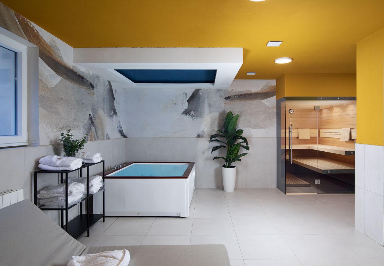 Villa a Medulin - Villa Isla Verde for 10 people with private pool & sauna only 10 meters from the sea