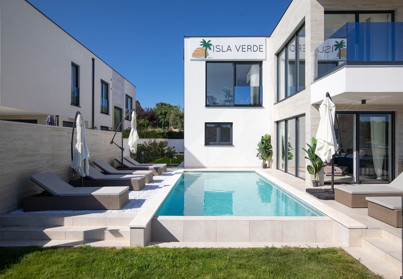 Villa a Medulin - Villa Isla Verde for 10 people with private pool & sauna only 10 meters from the sea