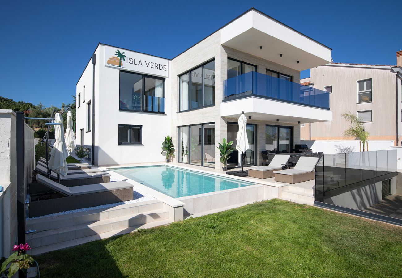 Villa a Medulin - Villa Isla Verde for 10 people with private pool & sauna only 10 meters from the sea