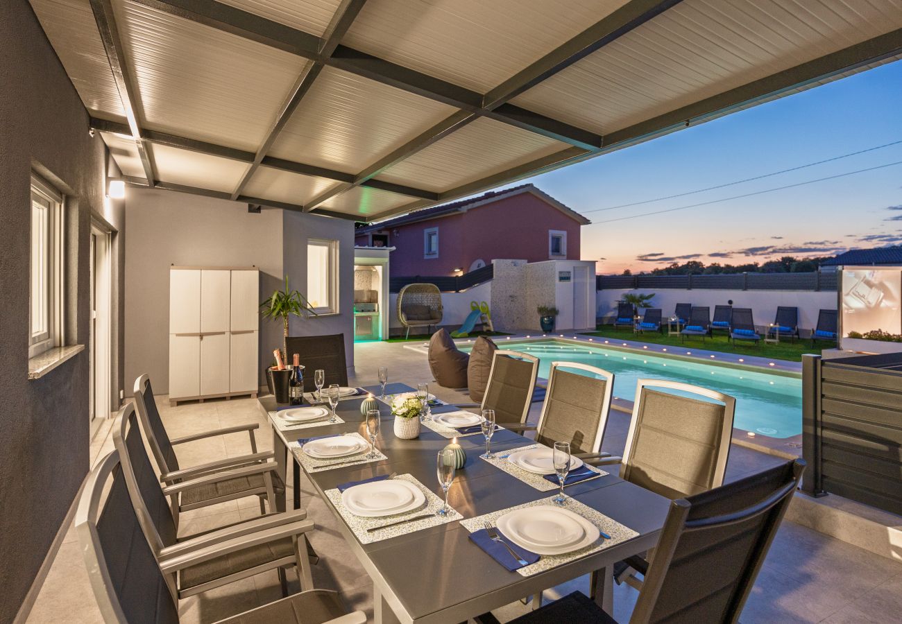 Villa a Radeki Polje - Villa Spa Otium for 8 people with outdoor cinema & spa area