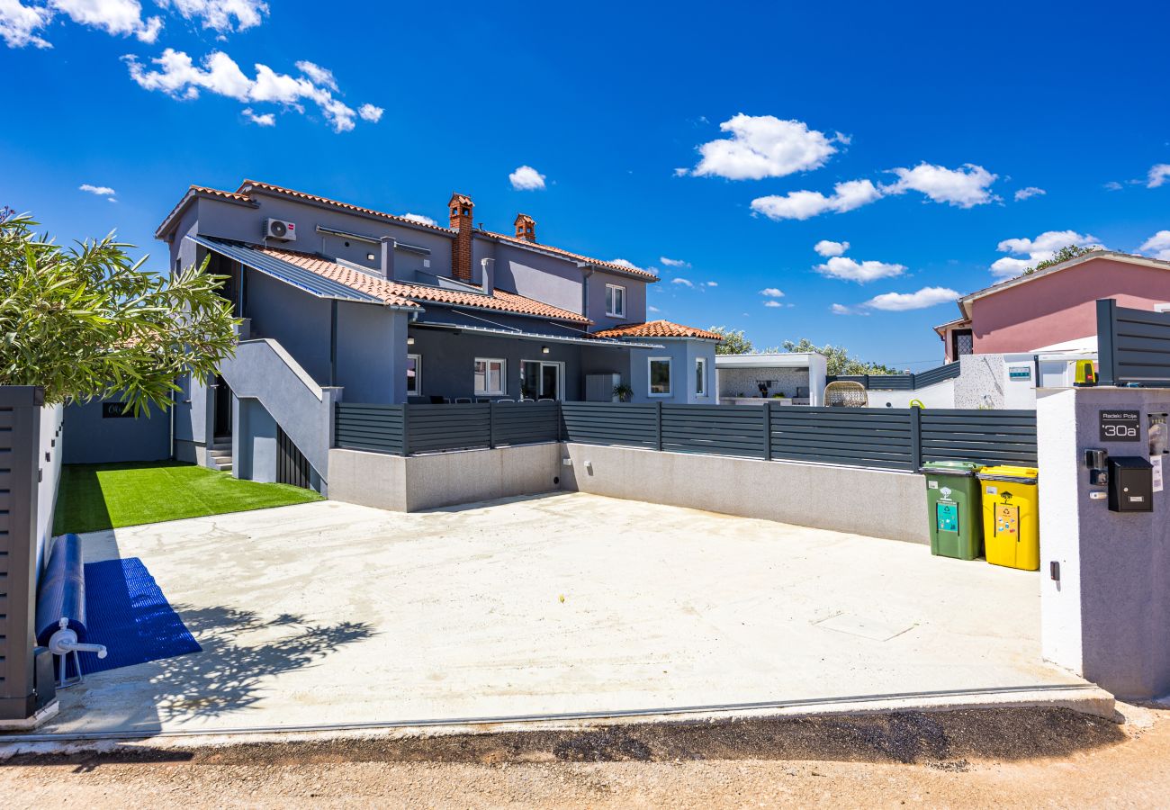 Villa a Radeki Polje - Villa Spa Otium for 8 people with outdoor cinema & spa area