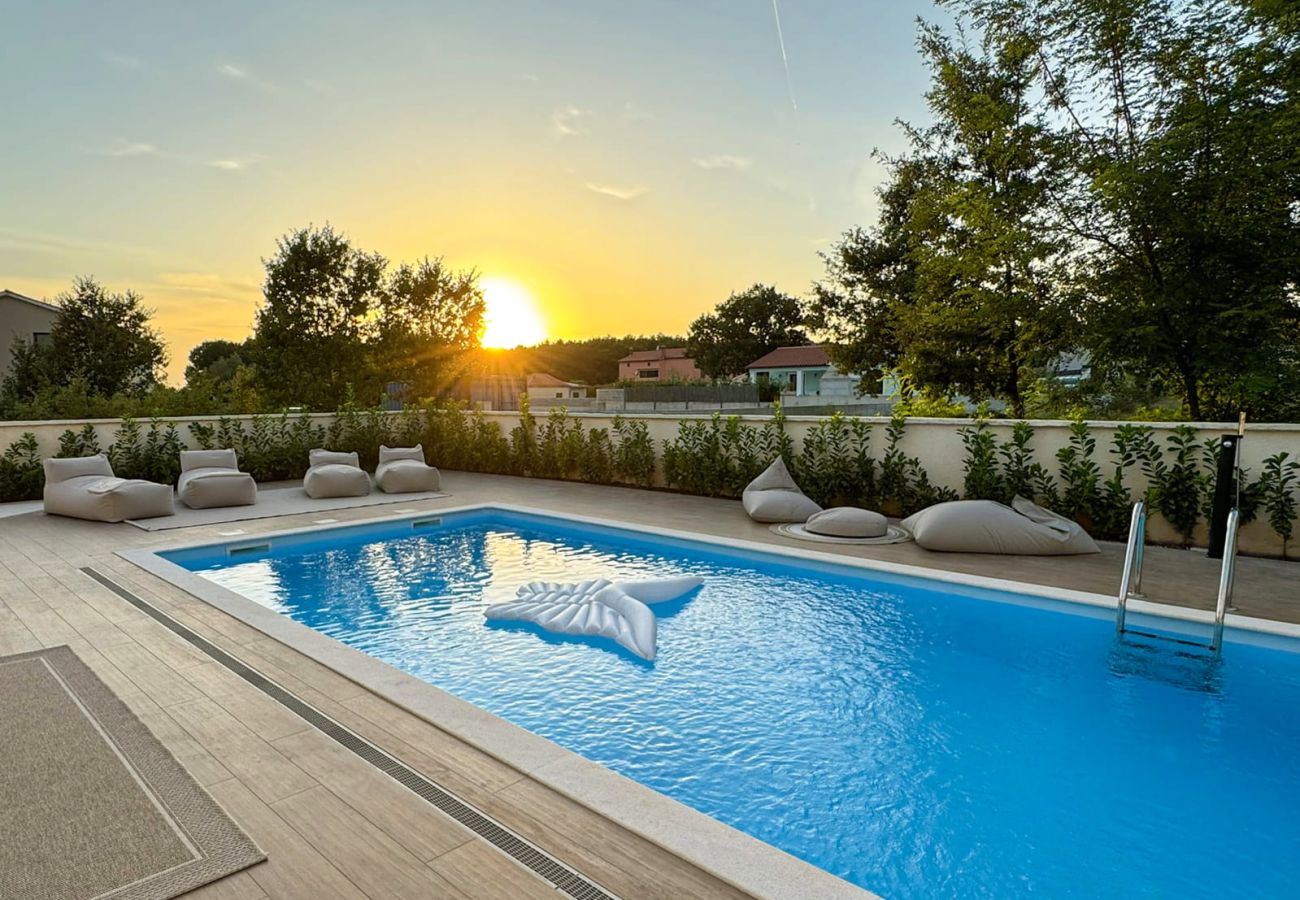 Villa a Bibici - Villa Nobel for 6 adults with private 40 m2 heated pool, outside bar & movie theatre - only for adults
