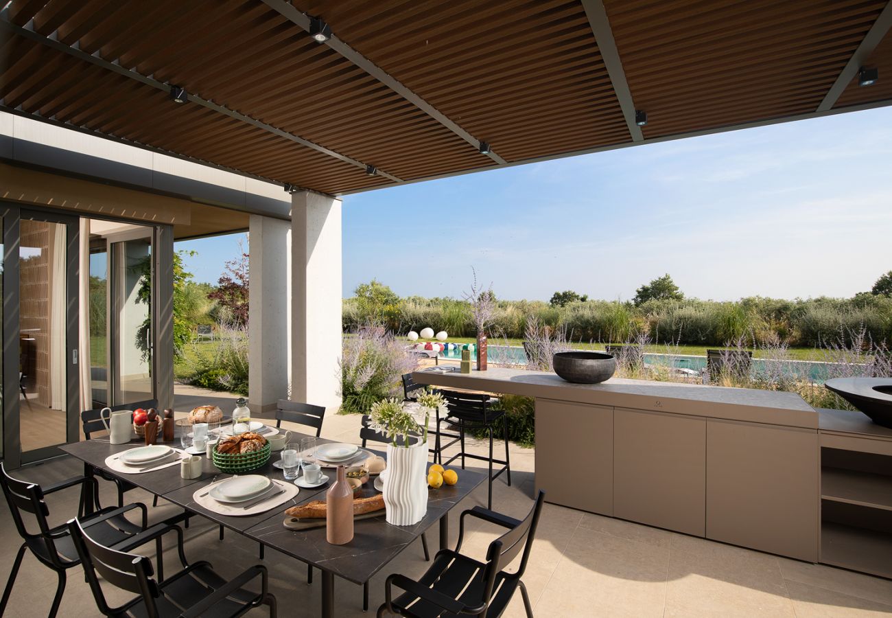 Villa a Vodnjan - Luxury Villa Puerto de Paz for 8 people near Fažana with 60 m2 private heated pool, sauna, mini golf & sea view