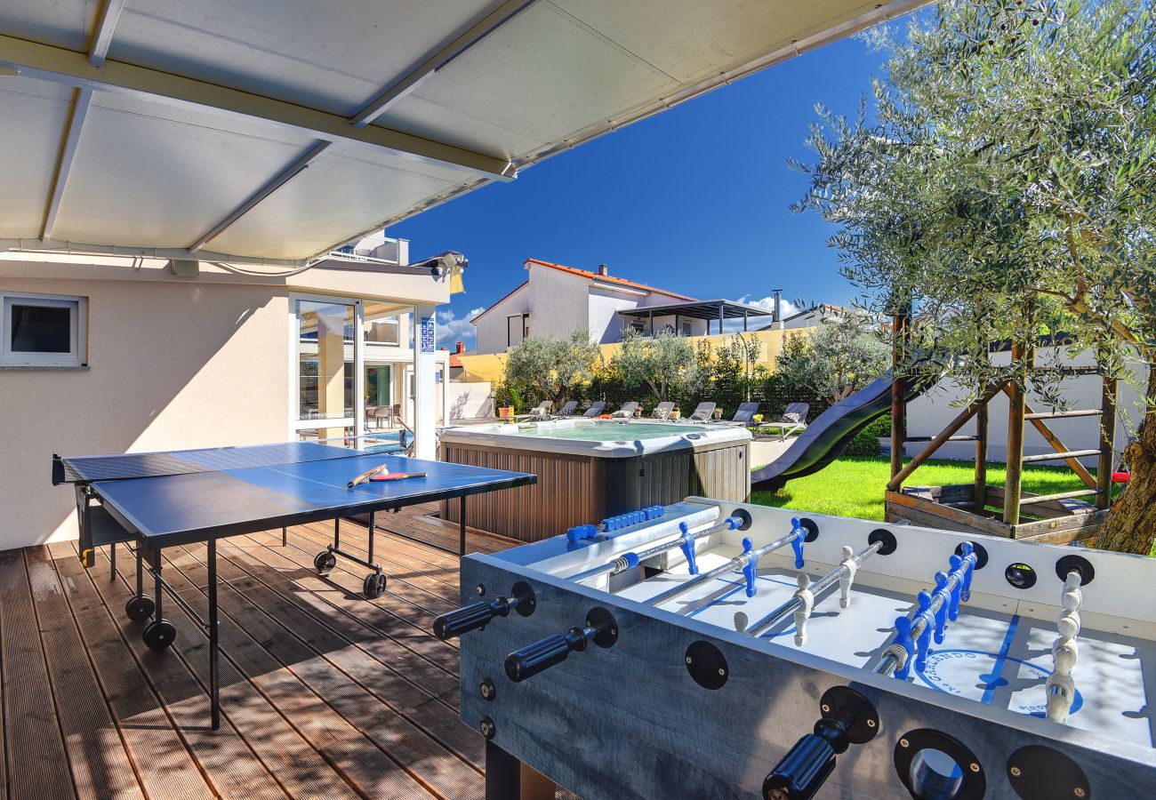 Villa a Pula - Villa Klen for 15 people near Pula with jacuzzi and children playgorund