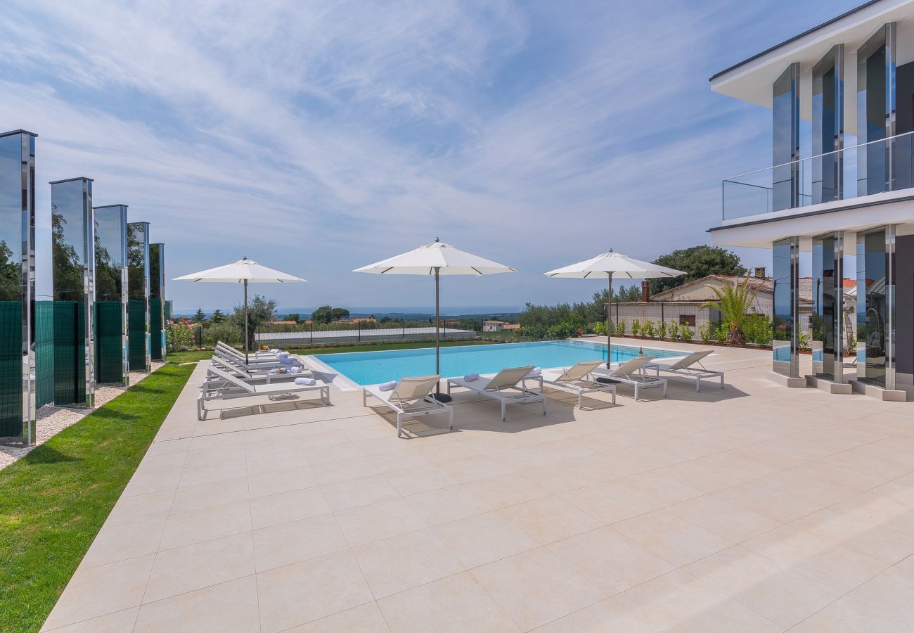 Villa a Valentici - Villa Gabrijela for 10 people near Novigrad with 66 m2 heated pool and sea view