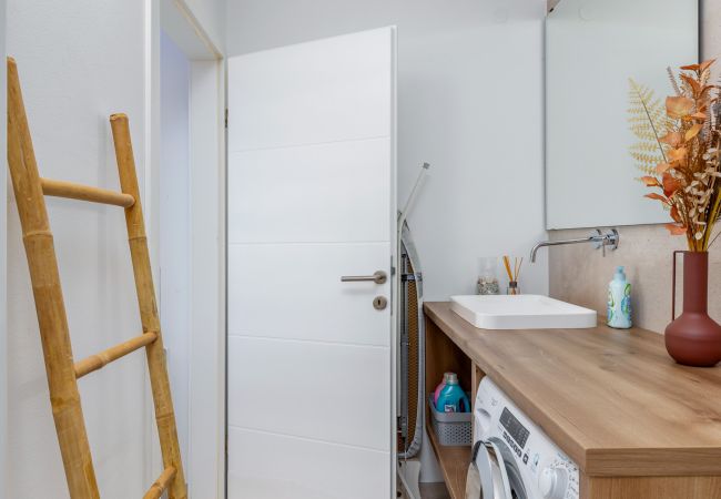 Villa a Peroj - Villa Shimunelka for 6 people near Fažana only 250 meters from the beach with jacuzzi Villa a Peroj - Villa Shimunelka for 6 people near Fažana only 250 meters from the beach with jacuzzi