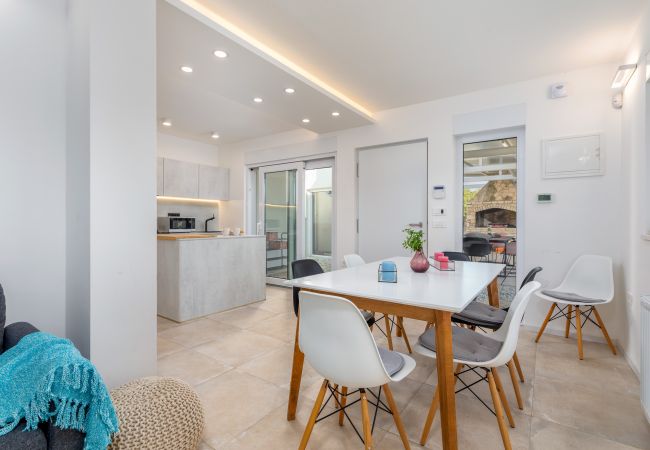 Villa a Peroj - Villa Shimunelka for 6 people near Fažana only 250 meters from the beach with jacuzzi Villa a Peroj - Villa Shimunelka for 6 people near Fažana only 250 meters from the beach with jacuzzi