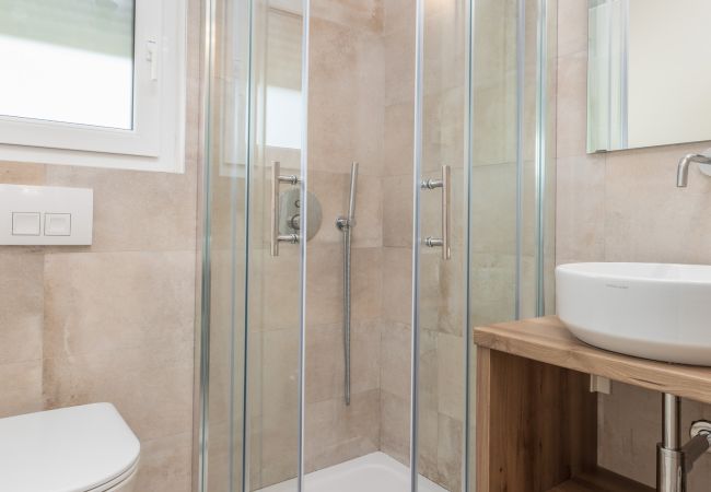 Villa a Peroj - Villa Shimunelka for 6 people near Fažana only 250 meters from the beach with jacuzzi Villa a Peroj - Villa Shimunelka for 6 people near Fažana only 250 meters from the beach with jacuzzi