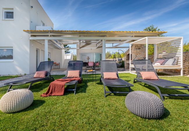 Villa a Peroj - Villa Shimunelka for 6 people near Fažana only 250 meters from the beach with jacuzzi Villa a Peroj - Villa Shimunelka for 6 people near Fažana only 250 meters from the beach with jacuzzi