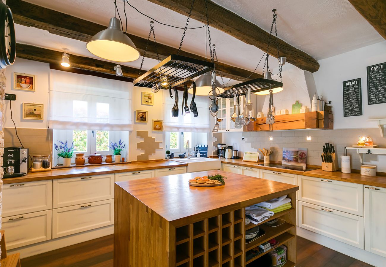 Villa a Baderna - Villa Experience for 6 people with private heated pool & pet friendly
