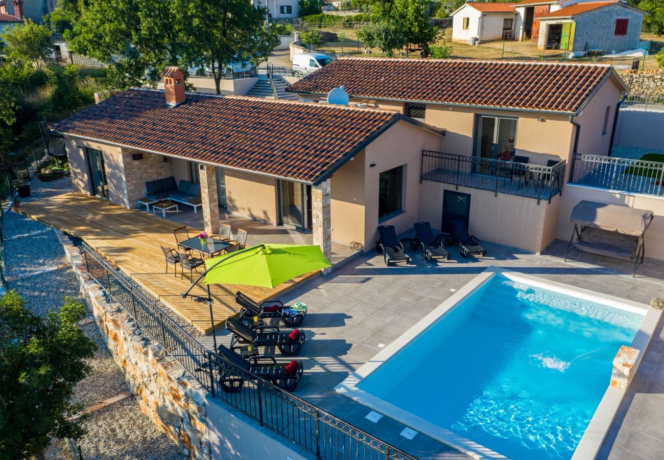 Villa a Šarici - Villa Gloria for 6 people with private pool and children playground