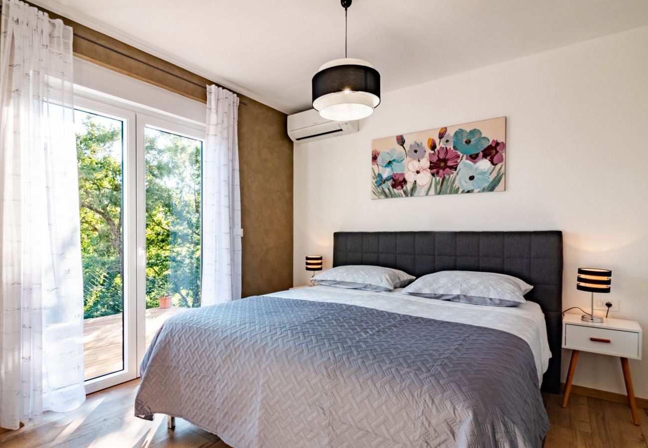 Villa a Šarici - Villa Gloria for 6 people with private pool and children playground