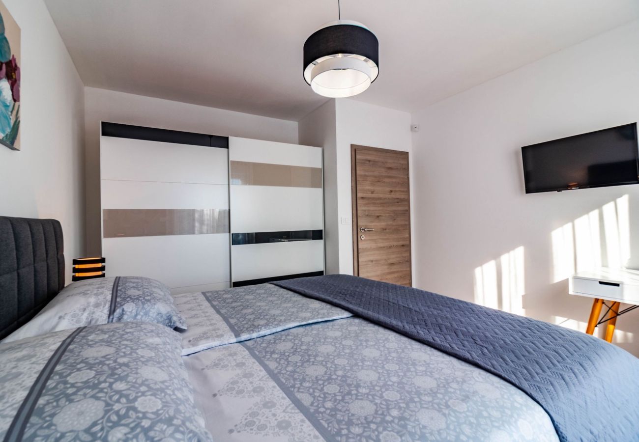 Villa a Šarici - Villa Gloria for 6 people with private pool and children playground