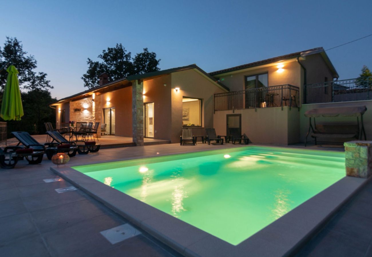 Villa a Šarici - Villa Gloria for 6 people with private pool and children playground