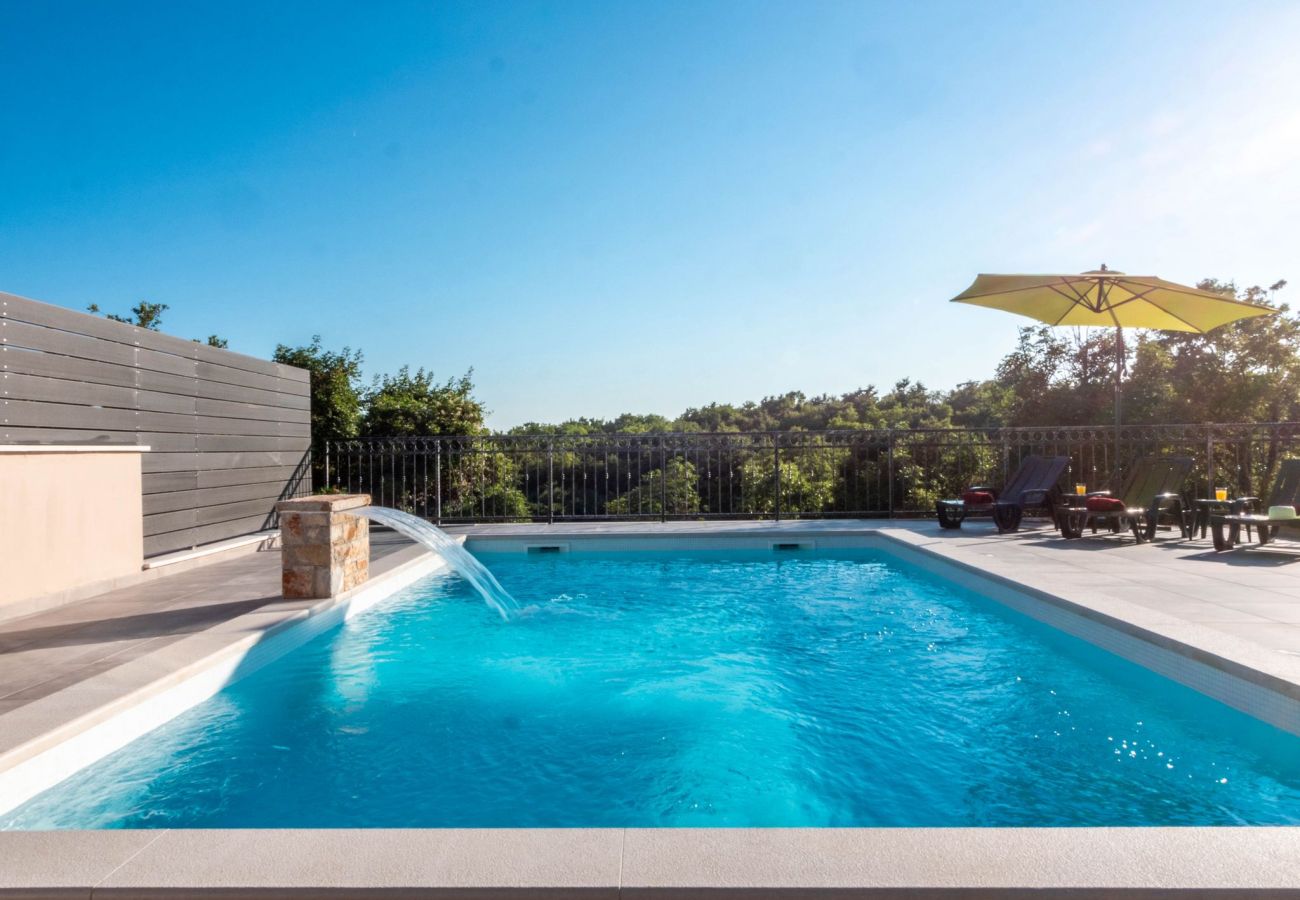 Villa a Šarici - Villa Gloria for 6 people with private pool and children playground